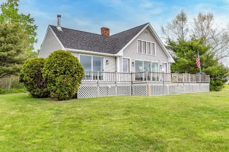 4-Season Waterfront Oasis Acadia with Hot Tub