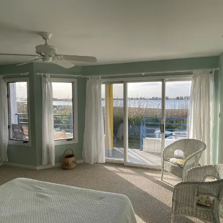 Bayside Retreat with Fabulous Views, Short walk to the Beach, Marvelous Sunsets