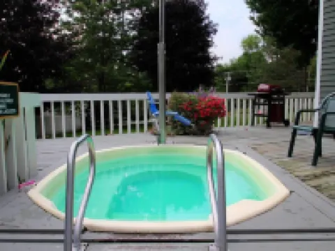 Nordic Chatlet - Pools - Hot Tubs - N Conway - 3 Ski Mtns! Hotels in Glen