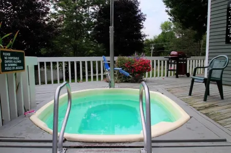 Nordic Chatlet - Pools - Hot Tubs - N Conway - 3 Ski Mtns!