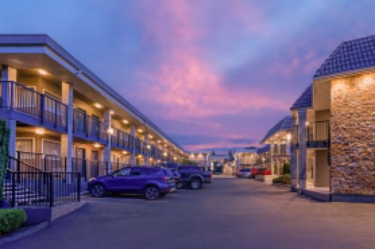 Best Western Plus Burnaby Hotel