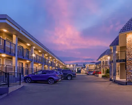 ベストウェスタン プラス バーナビー ホテル バーナビーのホテル