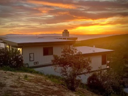 Raptor's View - Million Dollar Views From The Ventura Hillsides Отели рядом с достопримечательностью «Эмма Вуд Стейт Бич»