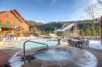 Keystone 2 bed 2 bath in River Run Village - walk to ski lifts.