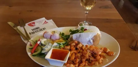 Vacation bungalow with a garden property only 3 minutes away from the beach Отели рядом с достопримечательностью «Scharbeutzer Strand Ostsee»