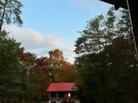 Artisan Cabin Escape: Nature-Inspired Getaway Hotels in Madison County