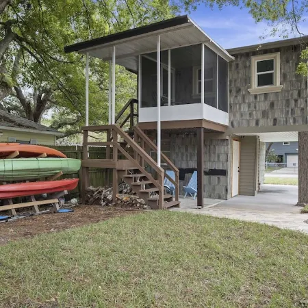 Weeki Wachee Pirate House