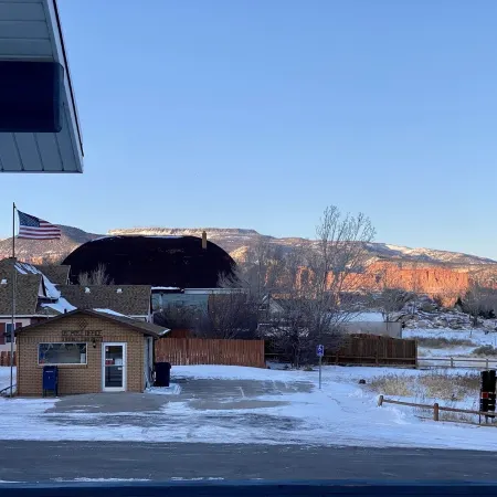 Capitol Reef Home with fast wi-fi and washer/dryer