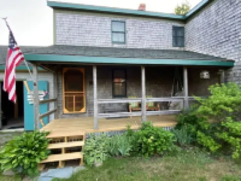 Captain Jacob Lincoln 1790 Farmhouse with attached Barn Hotels in Eastport