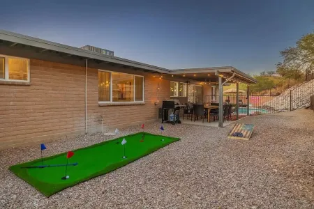 Hilltop Private Resort Home with Heated Pool Отели рядом с достопримечательностью «Old Pueblo Pediatrics»