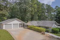 Lake Hartwell - House w/dock, screened in porch and firepit 브로드 리버 트레일 킴벨 크릭 트레일헤드 주변 호텔