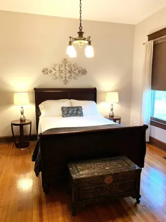 Beautiful Craftsman home near C-Street for you and your pets! Отели рядом с достопримечательностью «Pythian Castle»