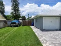 🍹🌞 Boater's Paradise!  Fenced Yard, Boat Parking, 6 miles to Beach!