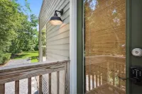 Blume Cottage-Historic 2Br Getaway, Walk to Lake Pontchartrain & Cafe's