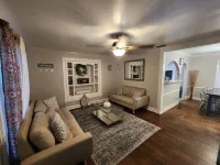 Minutes to the Mall and stores, central Mcallen