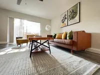 NEW! Spacious designer 2-Bed/2.5-Bath townhome near Downtown Orlando