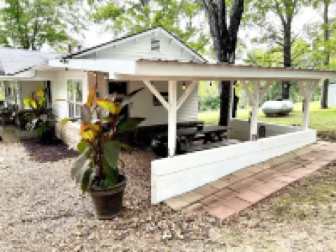 Viola’s Cottage -River Access- Peaceful, Scenic and Newly Renovated!