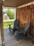 Located steps away to town park, hiking, popular & nationally recognized Main St