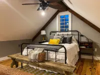 Quaint Little Cabin with a view.