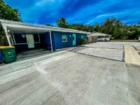 Posh 2 BR 1 Ba Close to Beach Shops and Bases in central fort Walton beach