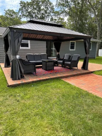 Coastal Retreat, Private Beach Access, and Pool Paradise in East Hampton Отели в г. Спрингс