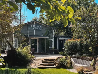 Shepsi River Village Eco- Hotel Отели рядом с достопримечательностью «Скала Киселева»