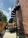 The Courthouse Loft - History with a hot tub!