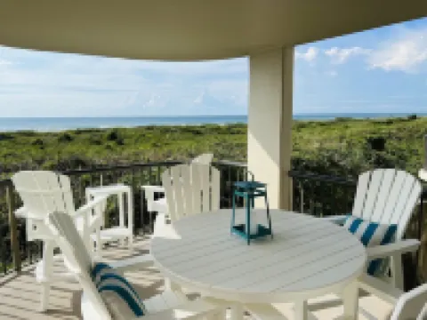 Renovated beach front condo in amenity-filled Duneridge