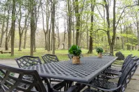 8 bedroom Manor - Hot Tub - Game Room - Fire Pit - Sleeps 22 Hotels in Mount Pocono