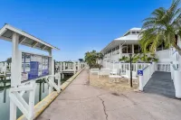 Manatee Harbor: Marina, Heated Pool-Spa, Island Ferry with Private Beach Access!