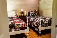 Recently renovated mountaintop cabin!
