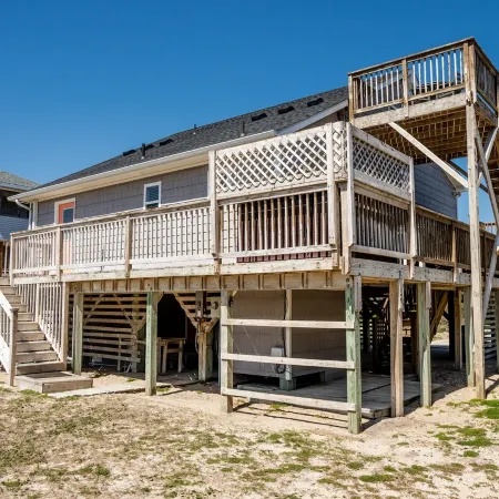 Charming OCEANSIDE Cottage Steps from the Beach in South Nags Head