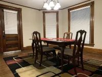 New!!!  Great Remodeled 2 Bedroom. Walk to the Square!