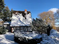 Thatched house on the lake with jetty, boat, fireplace and sauna Hotels in der Nähe von Insel im Dreetzsee