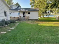 Cozy 3bd/3bth on Thornapple Lake, close to boat launch, shopping, restaurants!