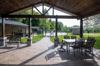 Home in Dowagiac with private pool Hotels in Cass County