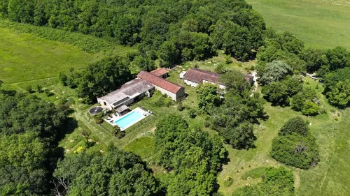 Beautiful Stone Farmhouse With Heated Pool And Views Across Rolling Countryside - Private Pool