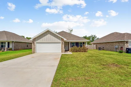 centrally located house only a short drive from beautiful Alabama gulf coast