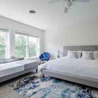 ⭐️ Spacious Mountaintop Oasis at Camelback | 2,500 SF w/ Game Room, Deck & A/C Rooms