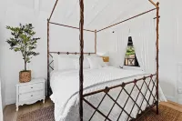 Montecito Cottage - Tuscan Farmhouse, Pool, Views