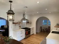 1 king bed 1 queen bed 2 bedroom house with AC, WiFi and washer and dryer