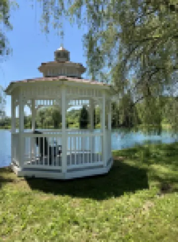 Cozy Cottage w/wood stove, firepit, pond & hiking trails near Snow Trails