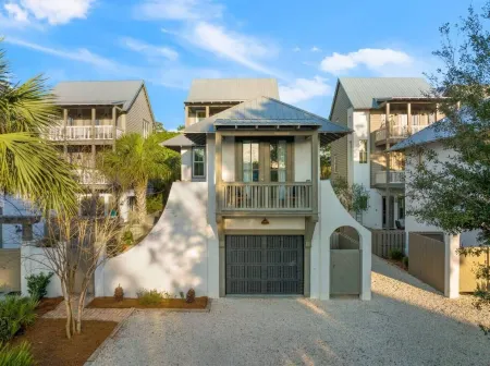 Private Heated Pool /5BR/ Located Close to Beach & Rosemary Town Center