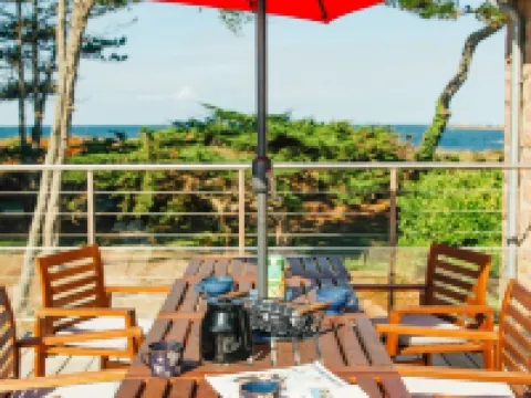 House ☆☆☆ in Landrellec, recent renovation, feet in the water. Hotels in Pleumeur-Bodou