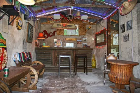 SPECTACULAR LODGE ON PRIVATE RANCH. PERFECT FOR SMALL AND LARGE GATHERINGS!