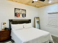 Knotty Squirrel Unit 9 Standard King Suite