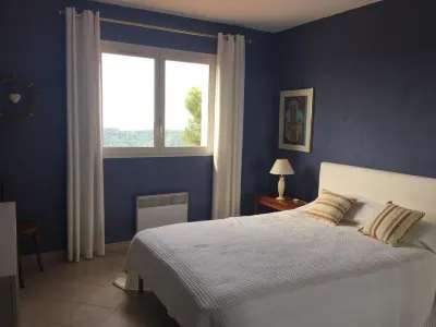 Stunning Holiday Villa With Pool and Garden in Tourrettes Hotel in zona Grotte de la Chèvre d’Or