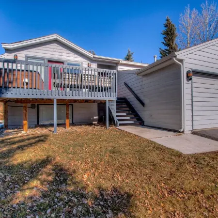 Panoramic Mountain View Retreat w/ Hot Tub - 3/3 Designer Home Hike and Bike!