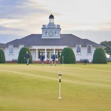 Greenside Getaway️! Walk to Clubhouse and Cradle! Panoramic Golf Views!