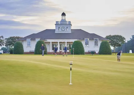 Greenside Getaway️! Walk to Clubhouse and Cradle! Panoramic Golf Views!